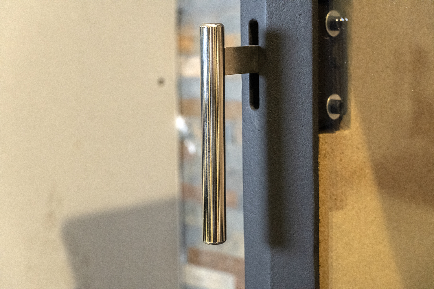 burnbright_door-handle